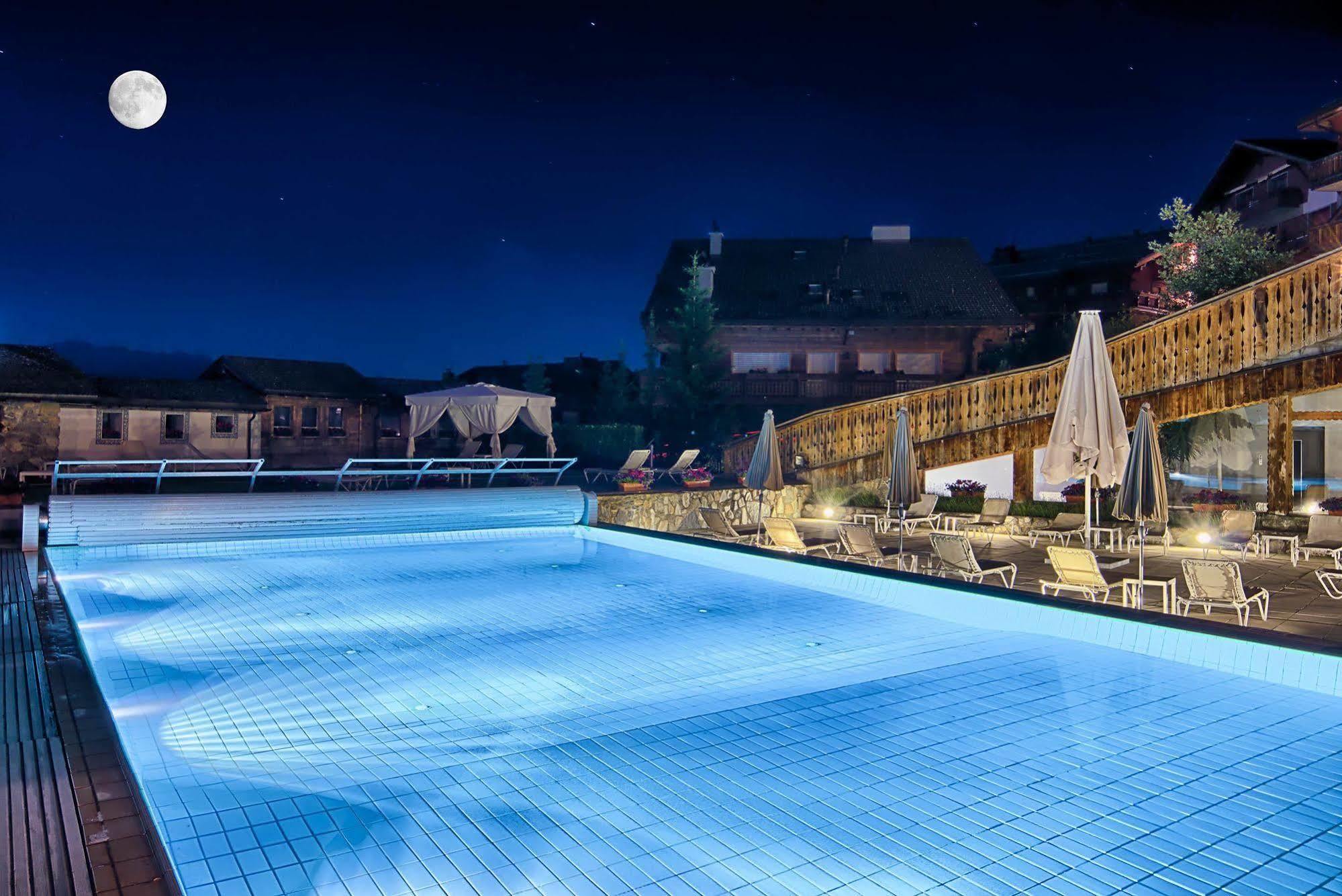 Hostellerie Du Pas De L'Ours "Relais Et Chateaux" ครองส์มอนตานา ภายนอก รูปภาพ